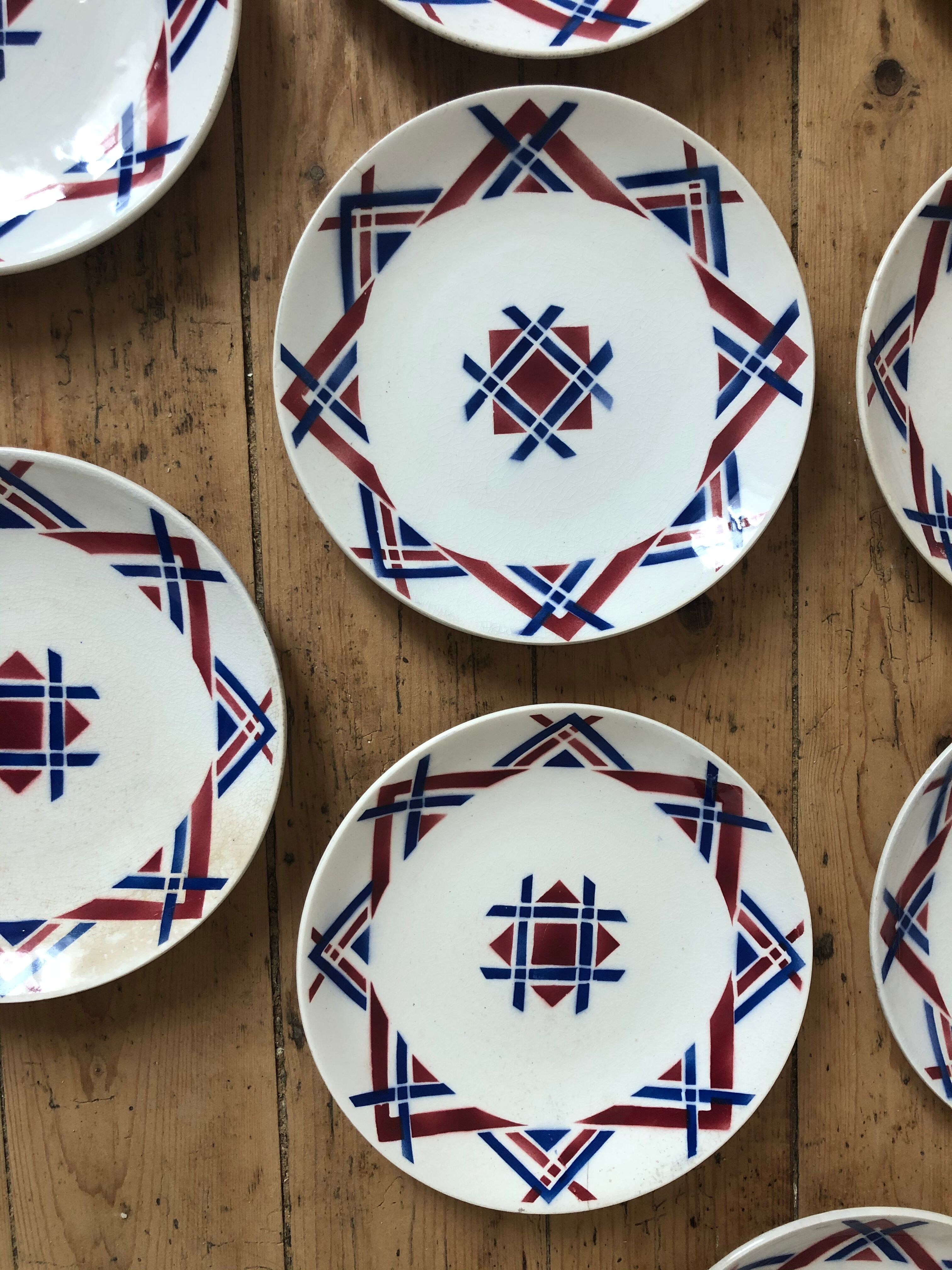 Set of 10 dessert plates in earthenware