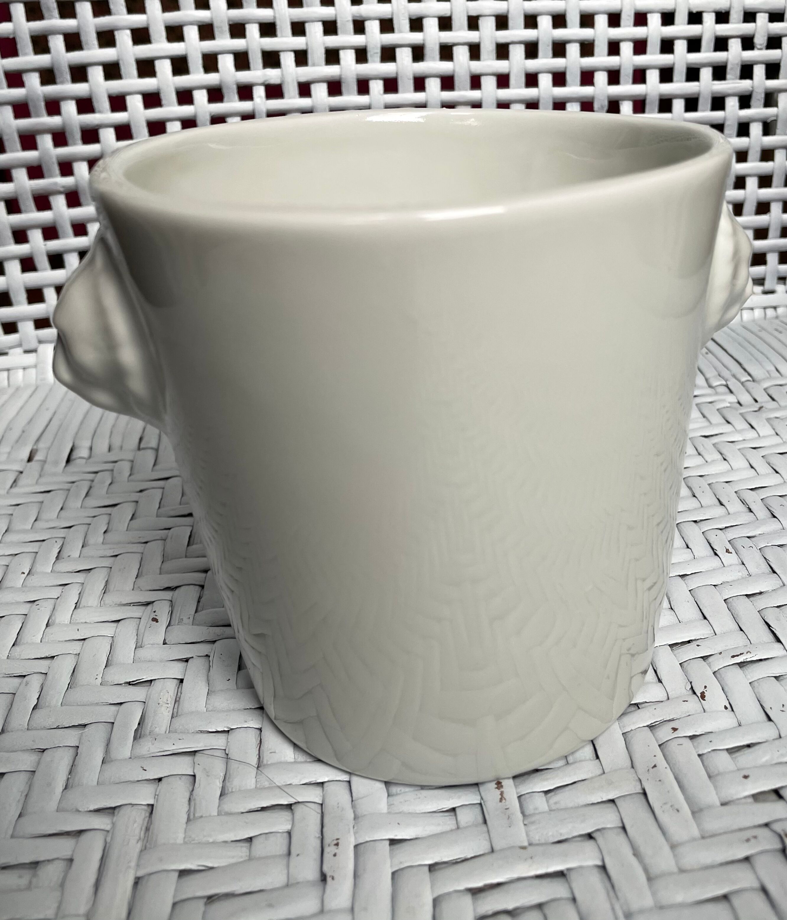 White porcelain pot cover limoges lion's head