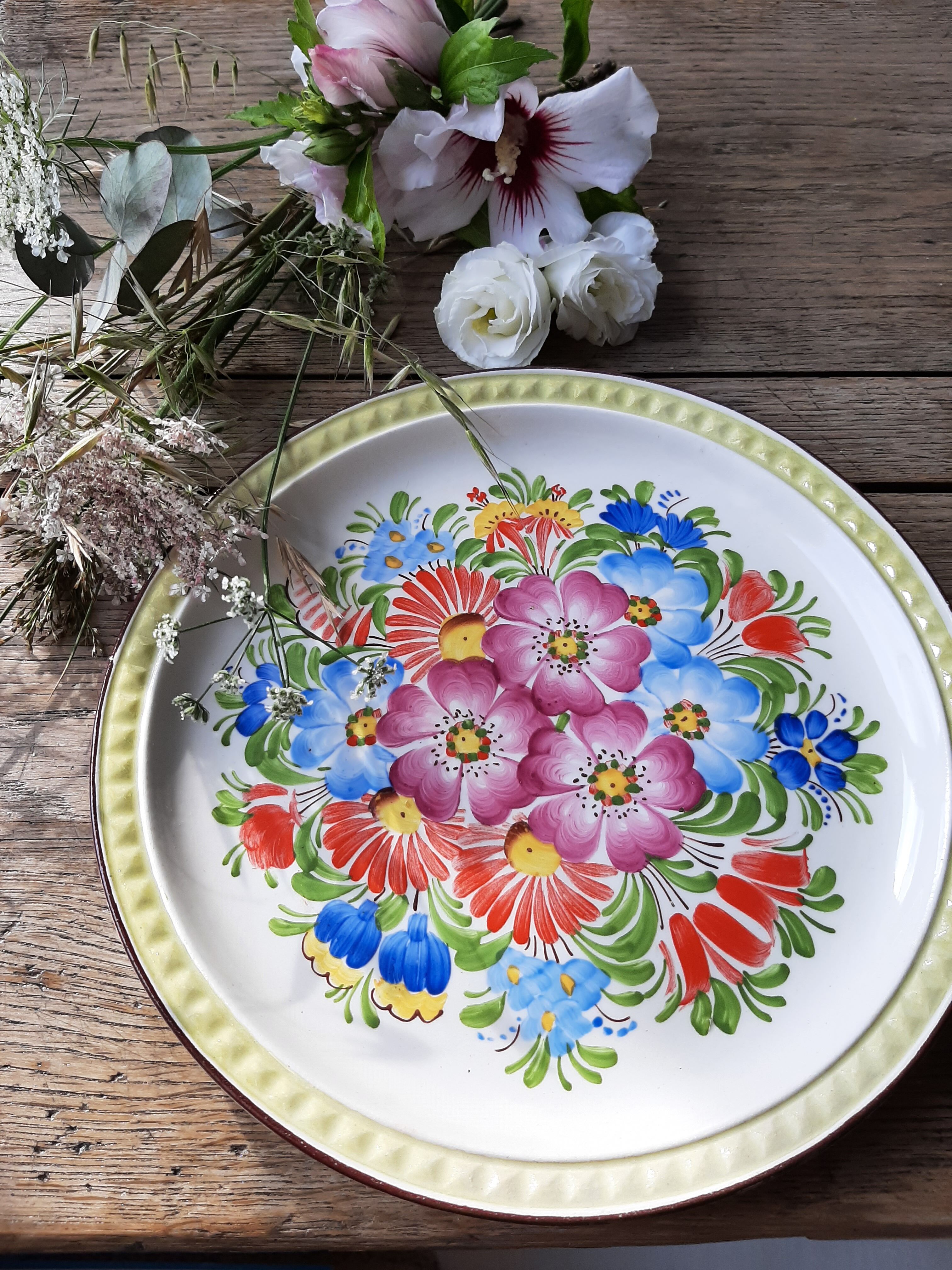 Flower plate Ditmar Urbach Czechoslovakia