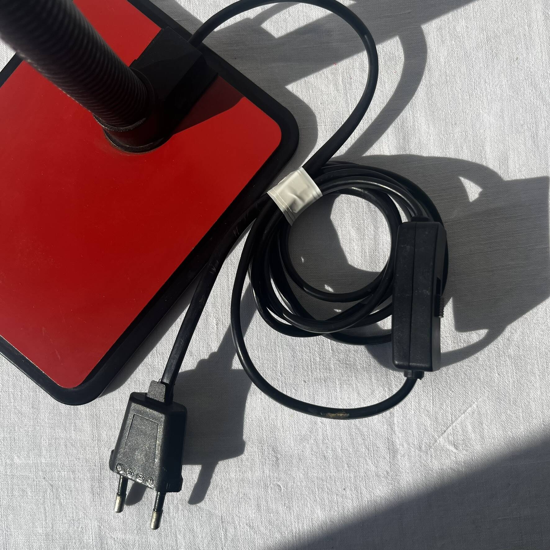 Vintage red metal lamp (Massive)