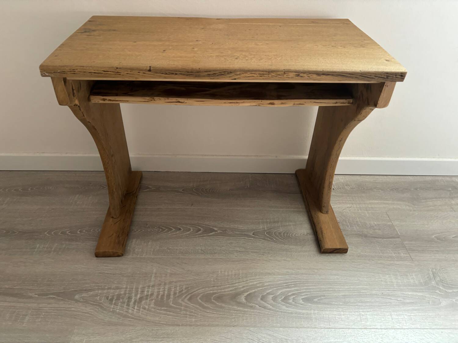 Bureau ancien pour enfant