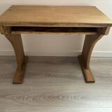 Bureau ancien pour enfant