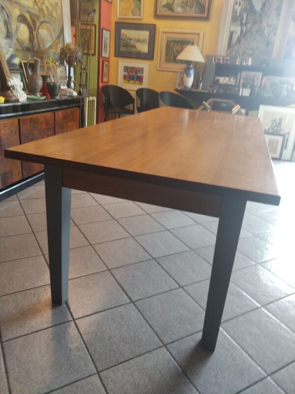 Table en noyer massif vers 1980 à double patine