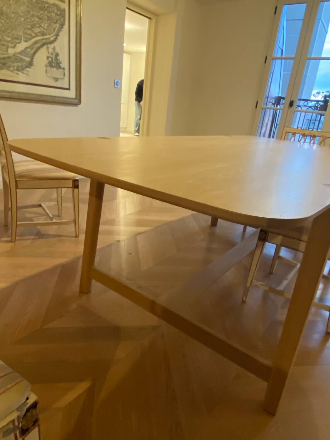 King Living coffee/dining table - extendable light wood