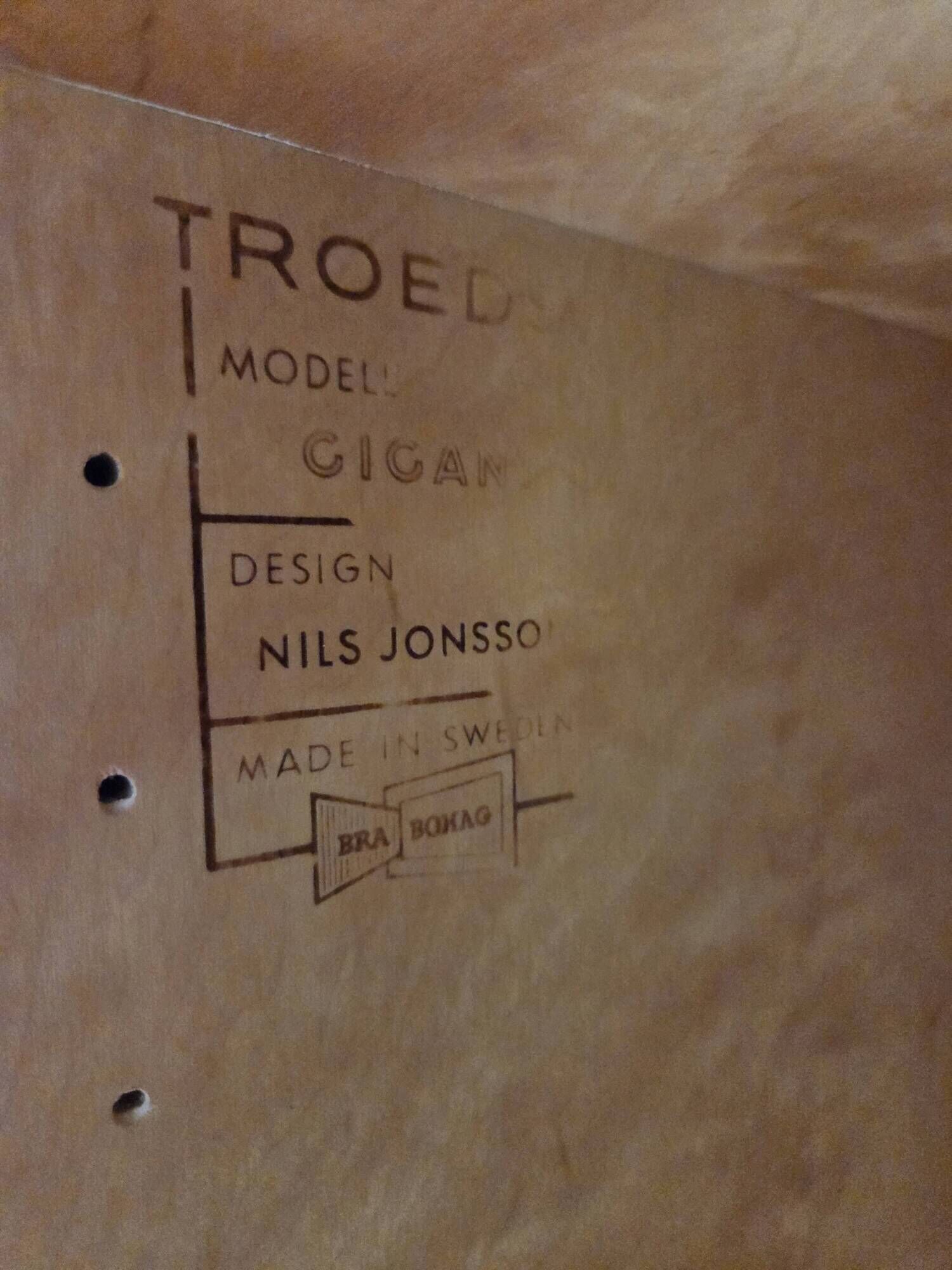 Scandinavian enfilade in teak by Nils Jonsson for Troeds, circa 1960.