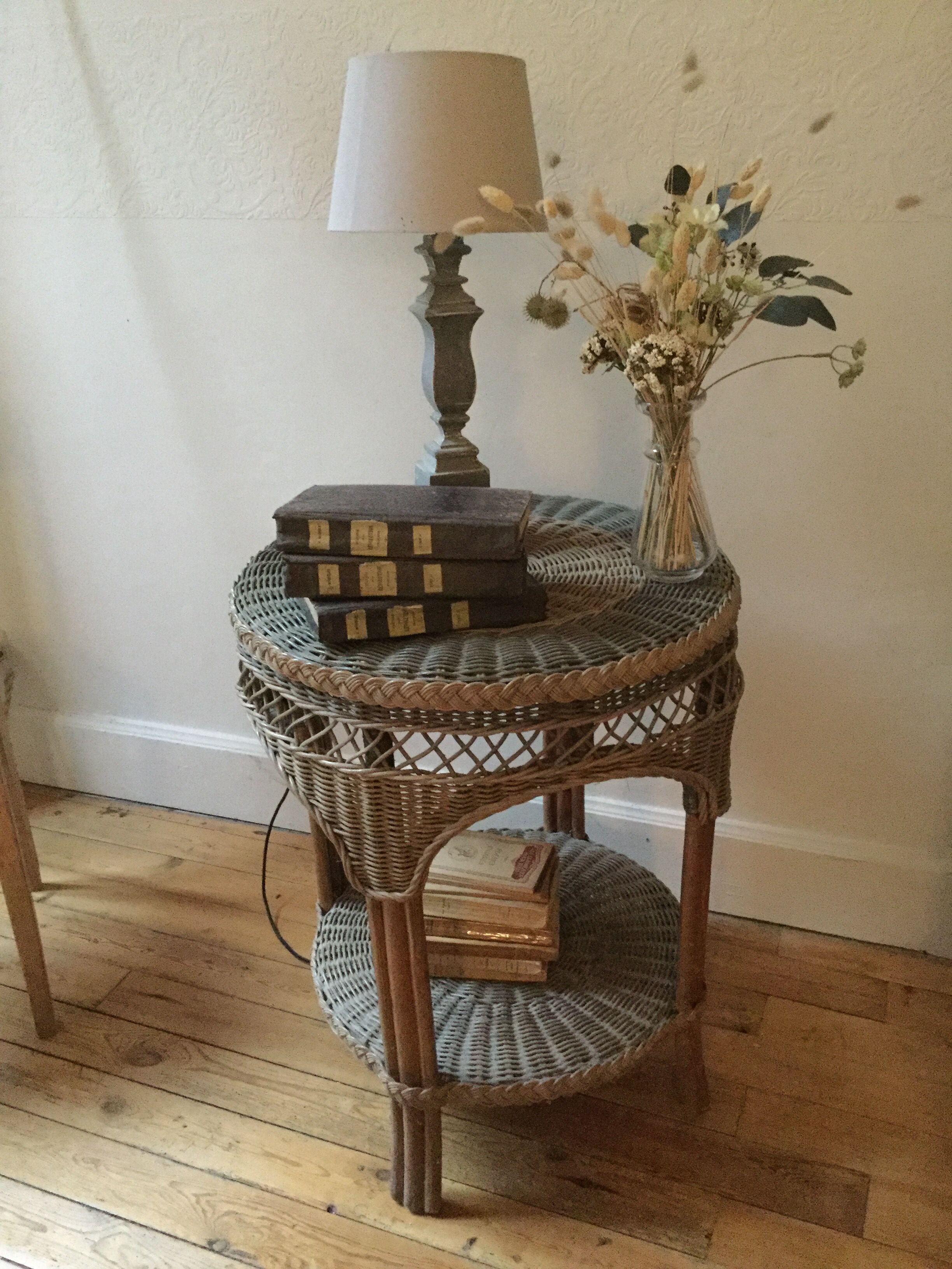 Side round table in rattan