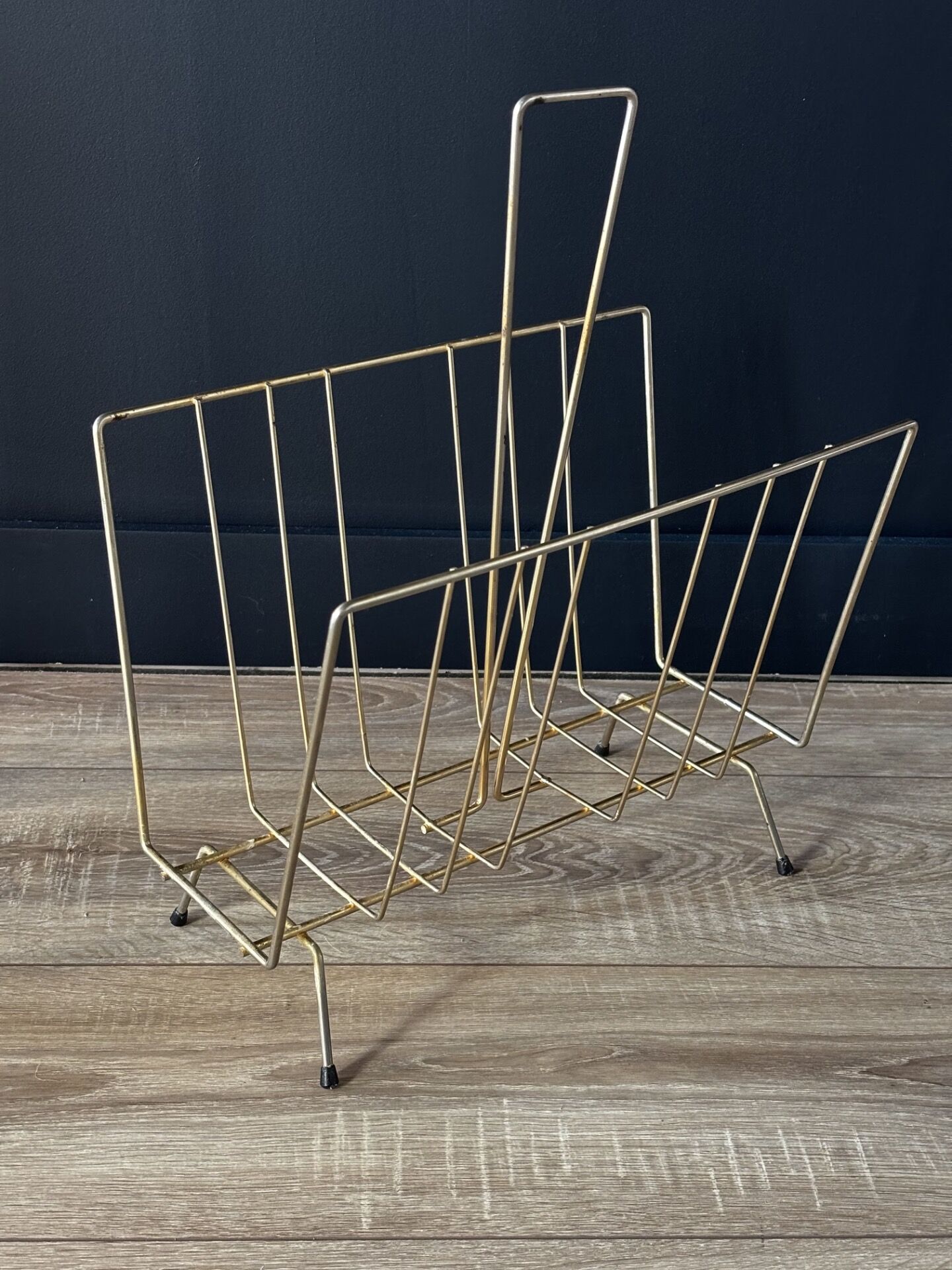 Mid-century magazine rack in golden metal wire