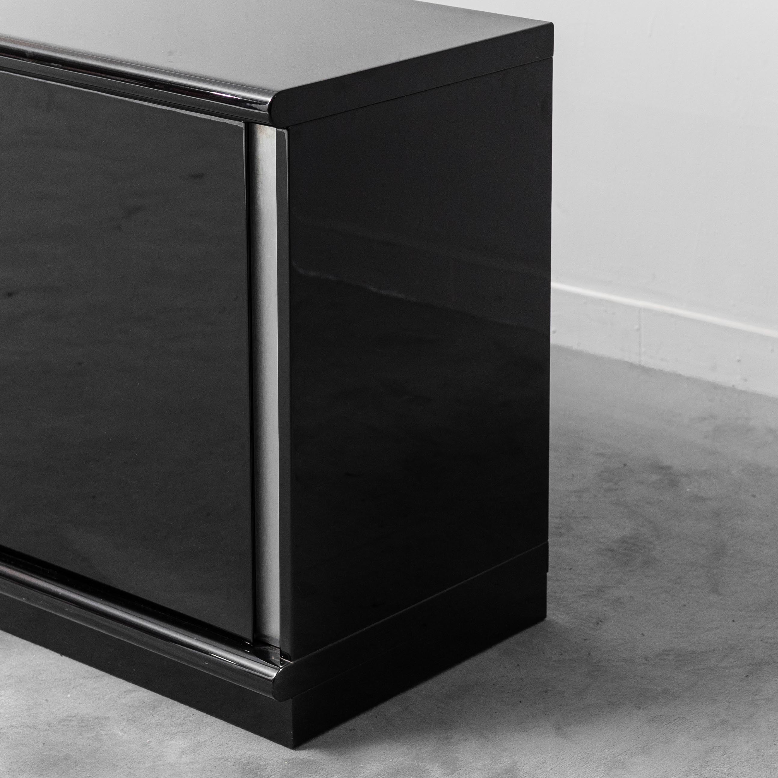 Enfilade en bois noir brillant cidue
