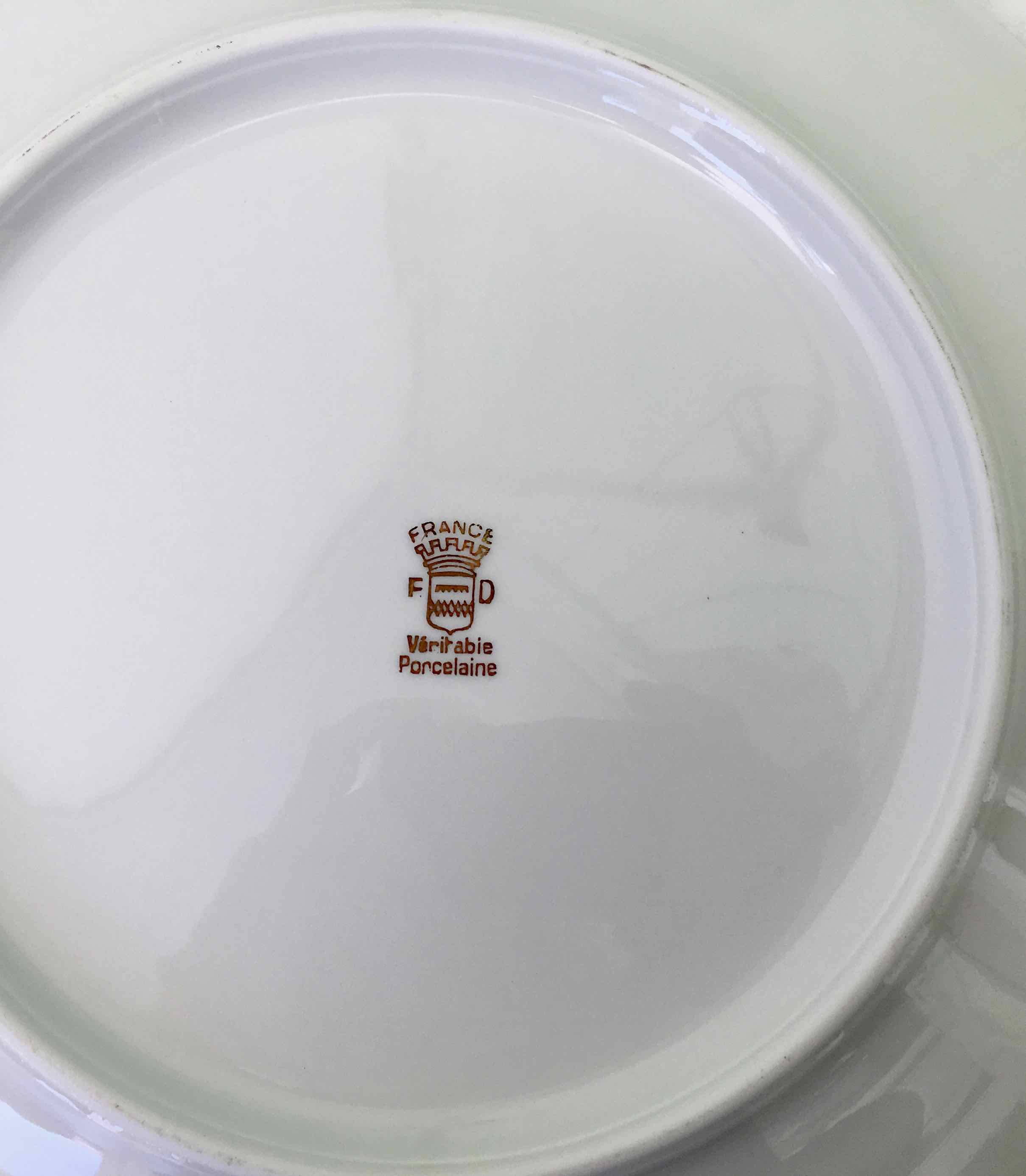 10 assiettes plates blanc et or en porcelaine