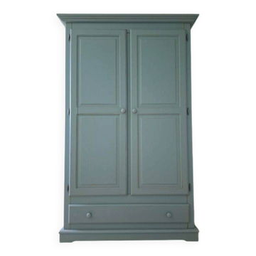 Armoire en bois gris