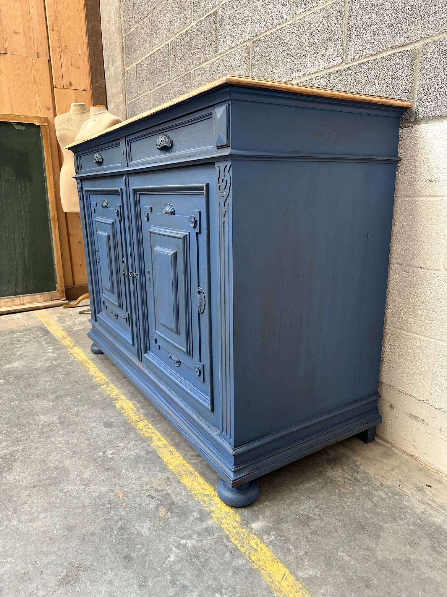 Late 19th century furniture in solid mahogany