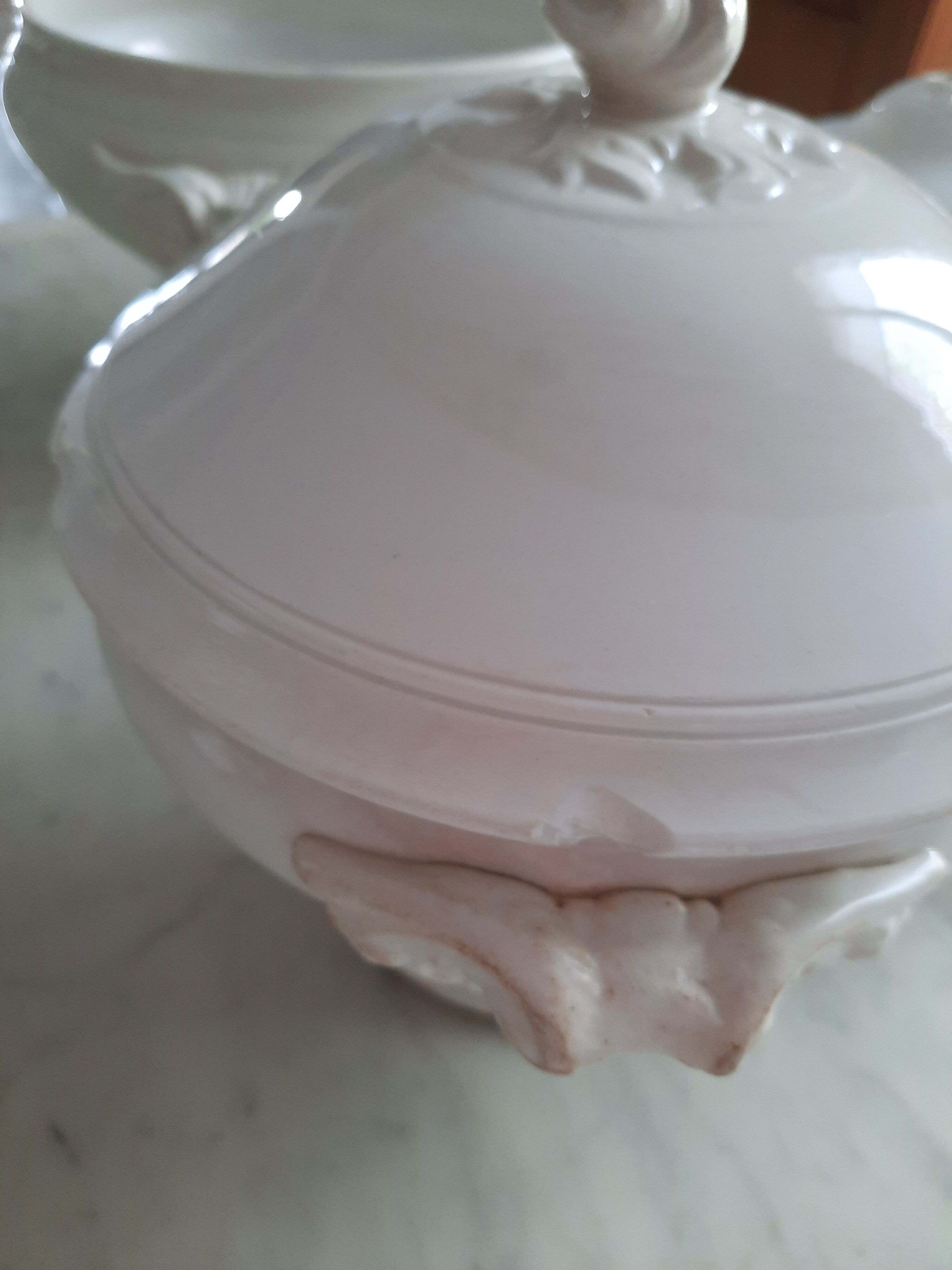 Vaisselle en porcelaine blanche