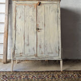 The patinated sideboard