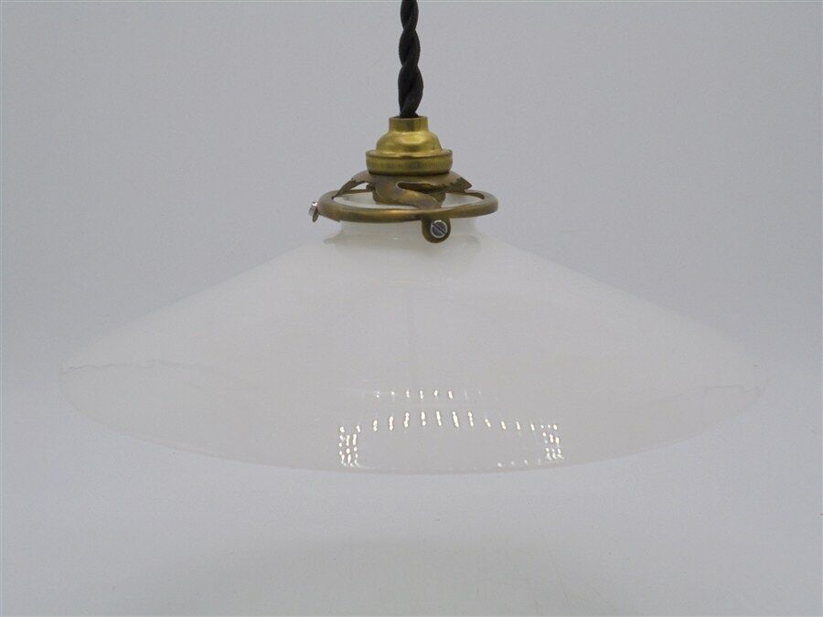 Suspension in opaline white