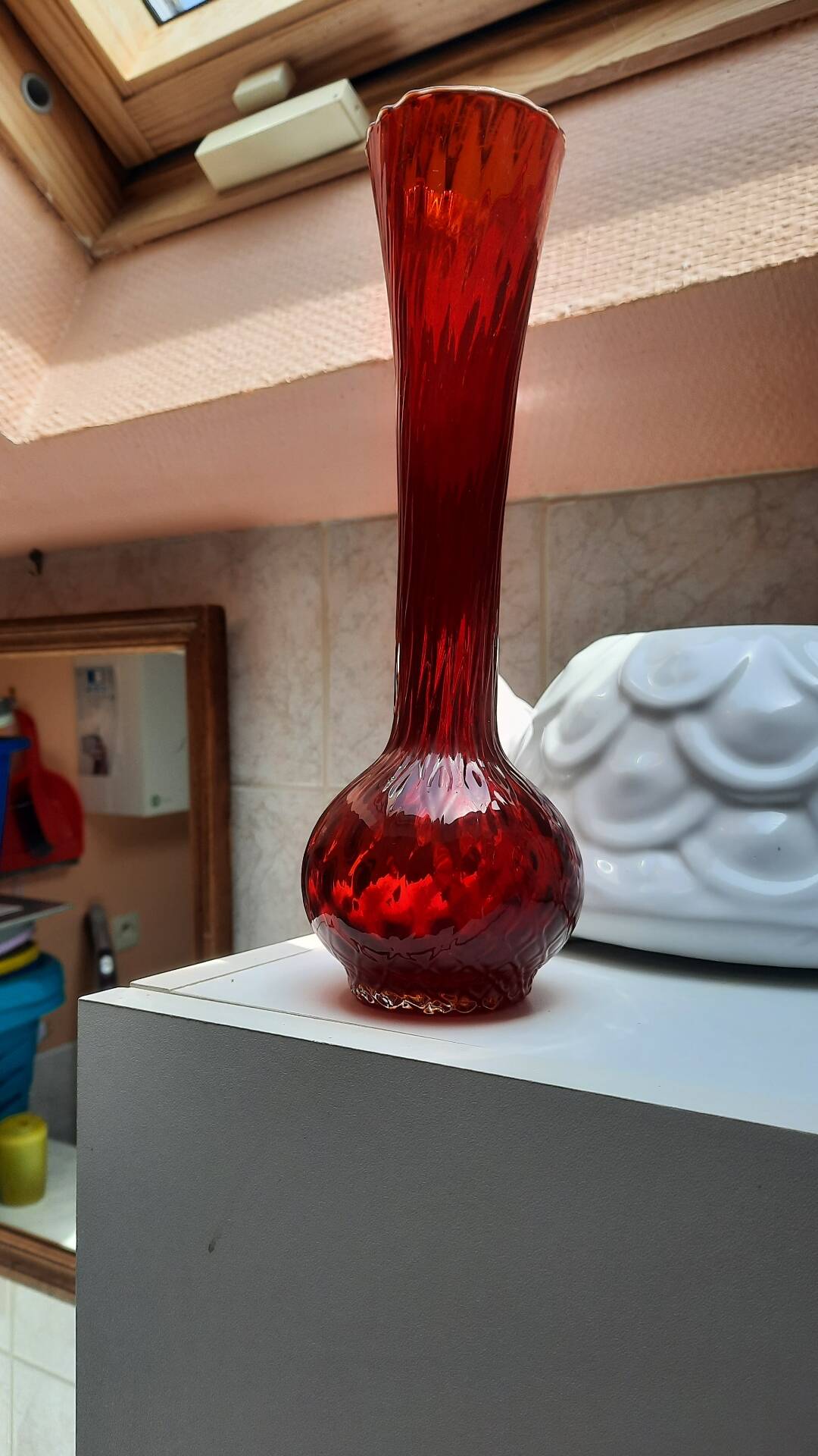 Vase soliflore en verre soufflé rouge ruby