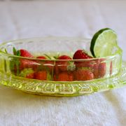 Fruit cup in yellow wealine moulded crystal 19th / 20th century