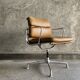Fauteuil en cuir camel EA 208 par Charles Eames pour Herman miller
