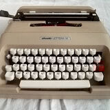 Typewriter Olivetti lettera 35