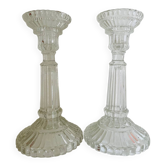 Paire de bougeoirs en verre moulé