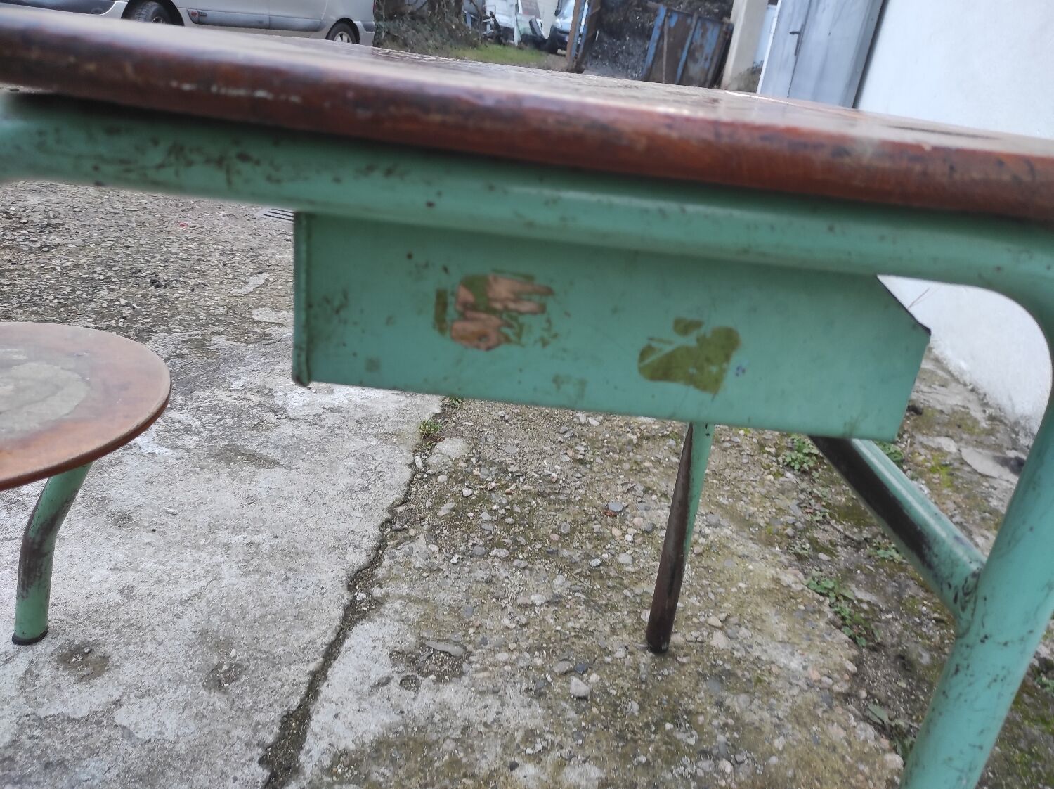 Old one-piece children's desk