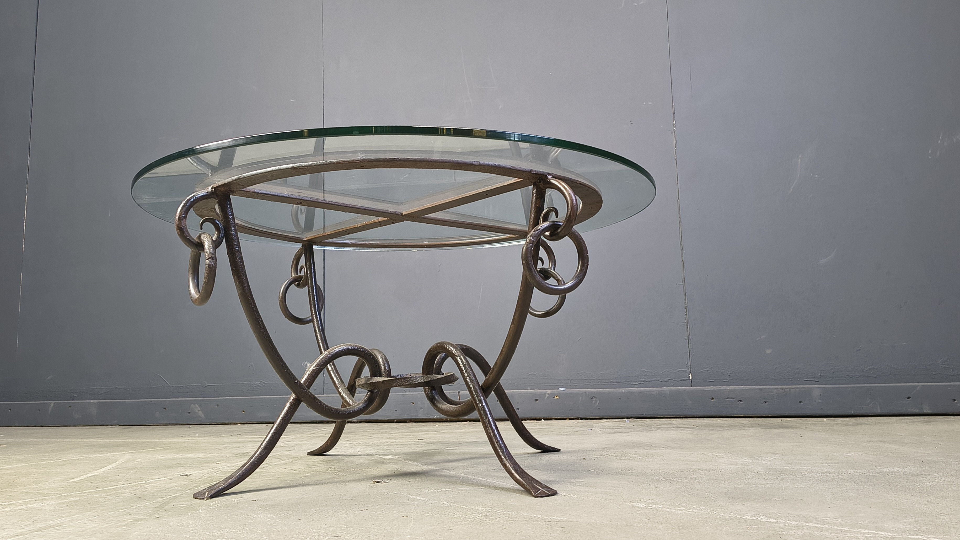Table basse en fer forgé par René Drouet, années 1940.