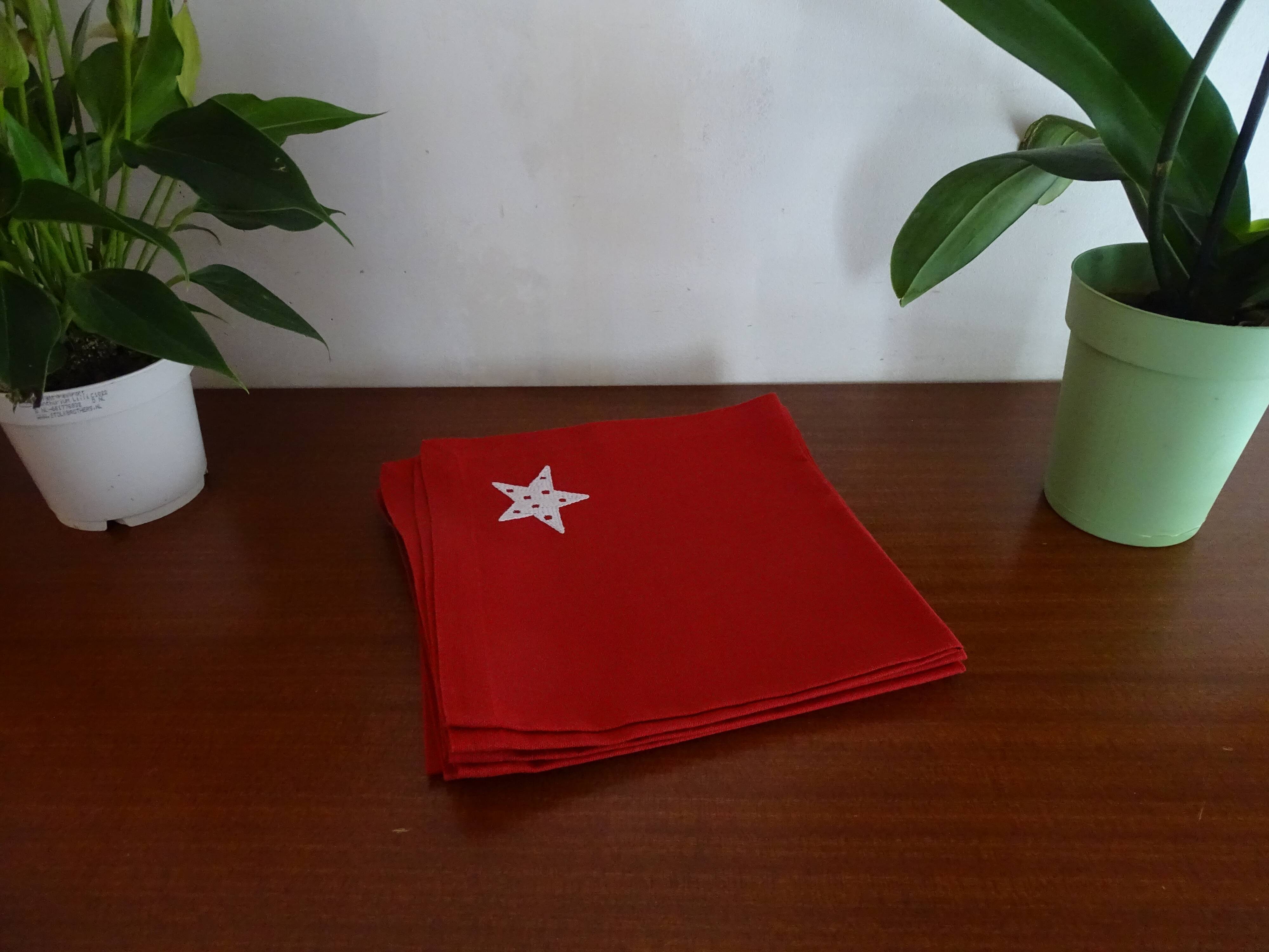 5 red Linvosges napkins with stars 48 x 48