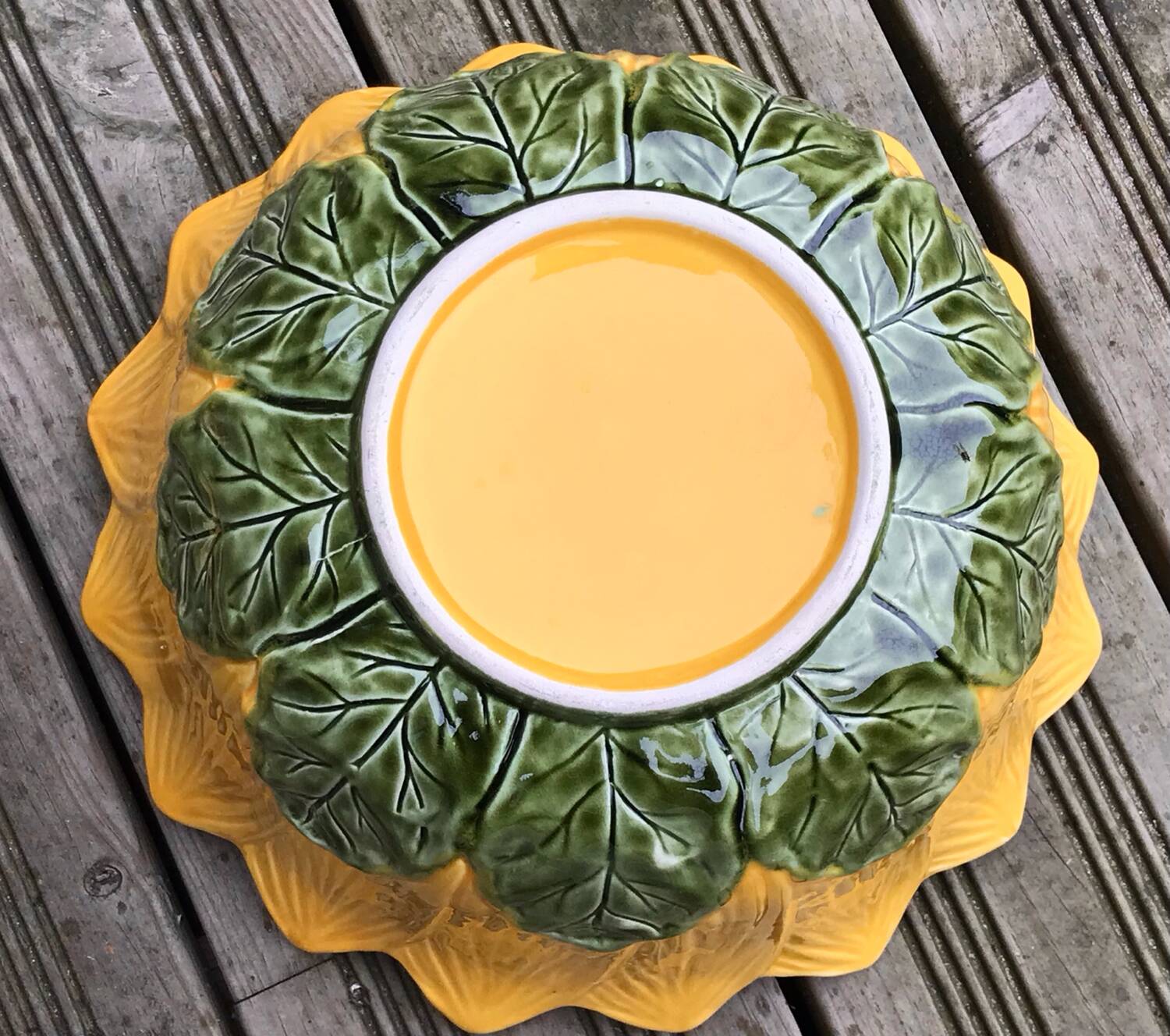 Begging dish and sunflower slip salad bowl