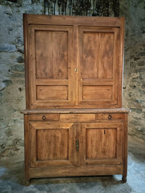 Buffet ancien français en chêne – Vaisselier deux parties avec tiroirs et quatre portes