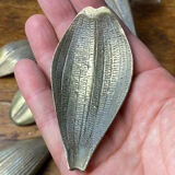 Cendriers individuels en forme de fleur, en laiton massif, années 60/7