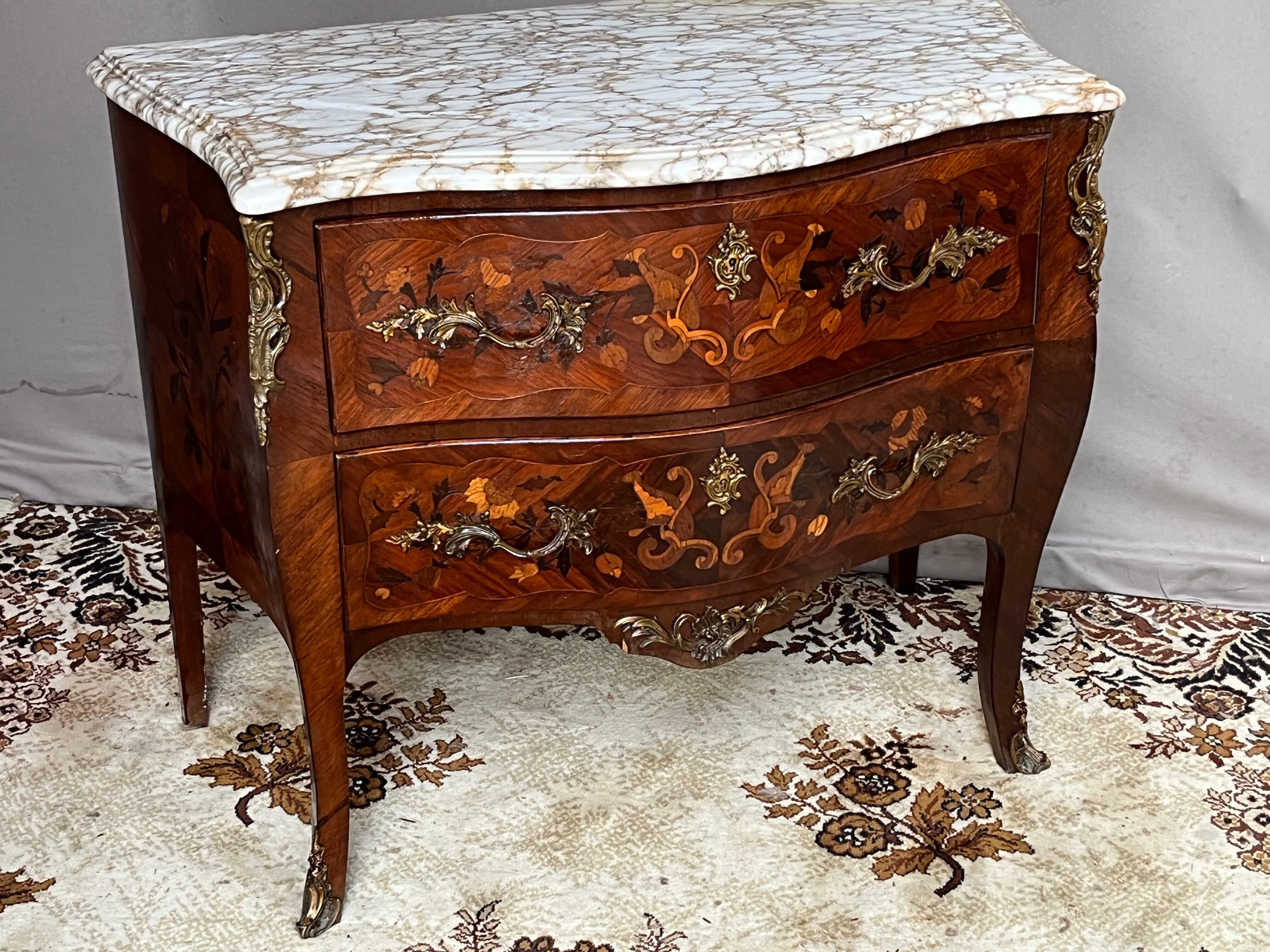 Curved marquetry chest of drawers
