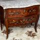 Commode galbée en marqueterie