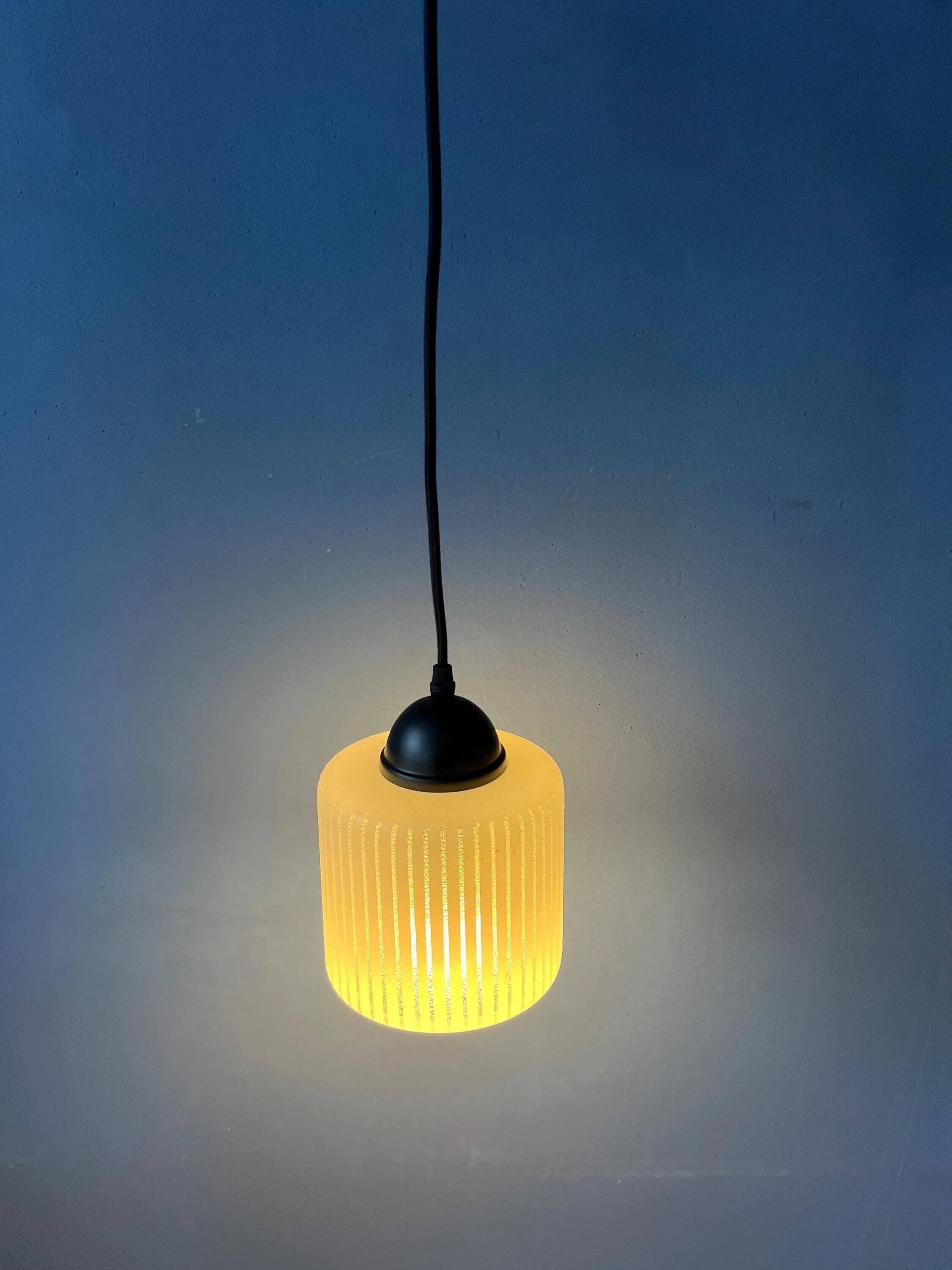 Suspension en verre en forme de « canette » rayée, Mid-Century
