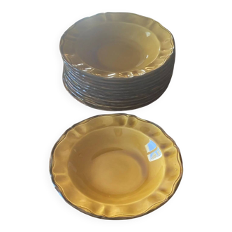 Série de 12 assiettes creuses en faïence de Haute-Provence – Dans le goût de Vallauris– Années 70
