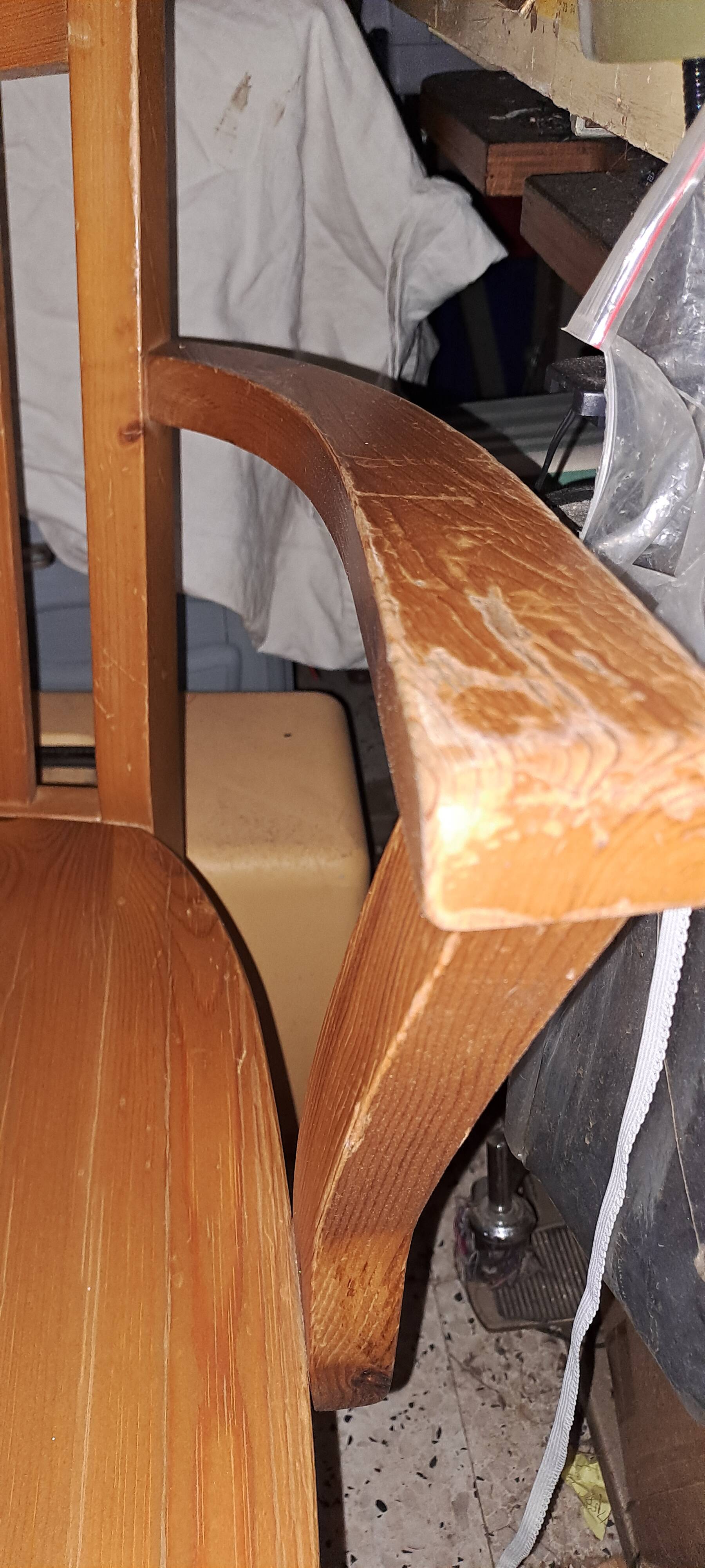 Adjustable office chair in light varnished wood from 1980. Chair sold individually.
