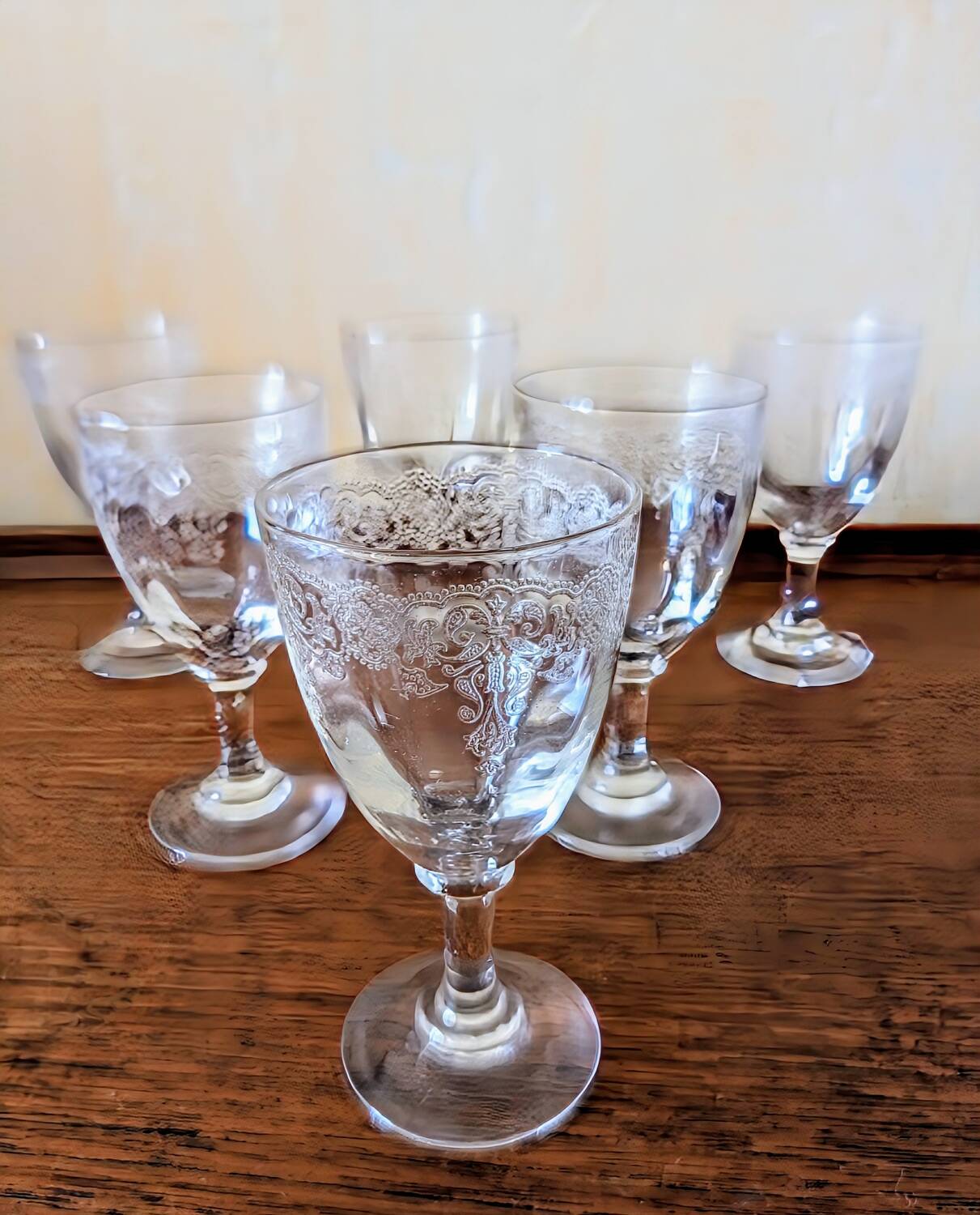 Verres anciens en cristal gravées