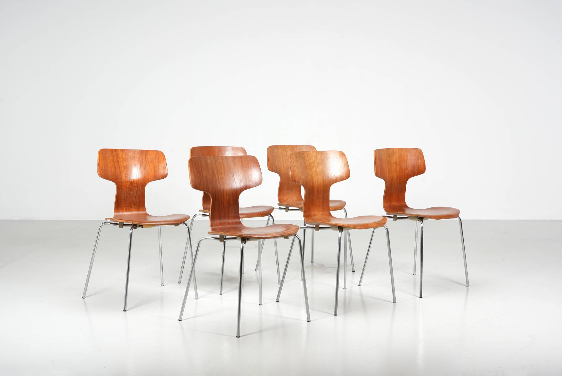 Arne Jacobsen, set of 6 chairs model 3103 known as Marteau ed. Fritz Hansen