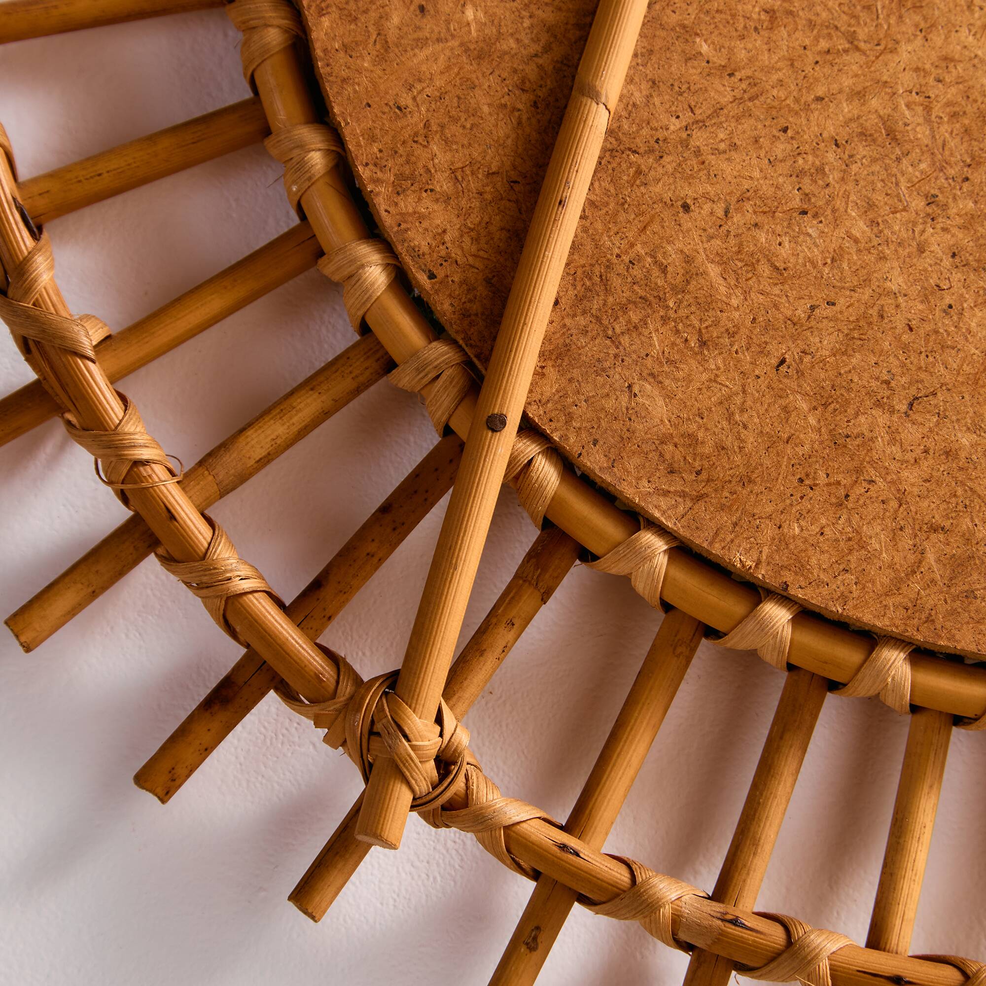 Miroir encadré en rotin et canne