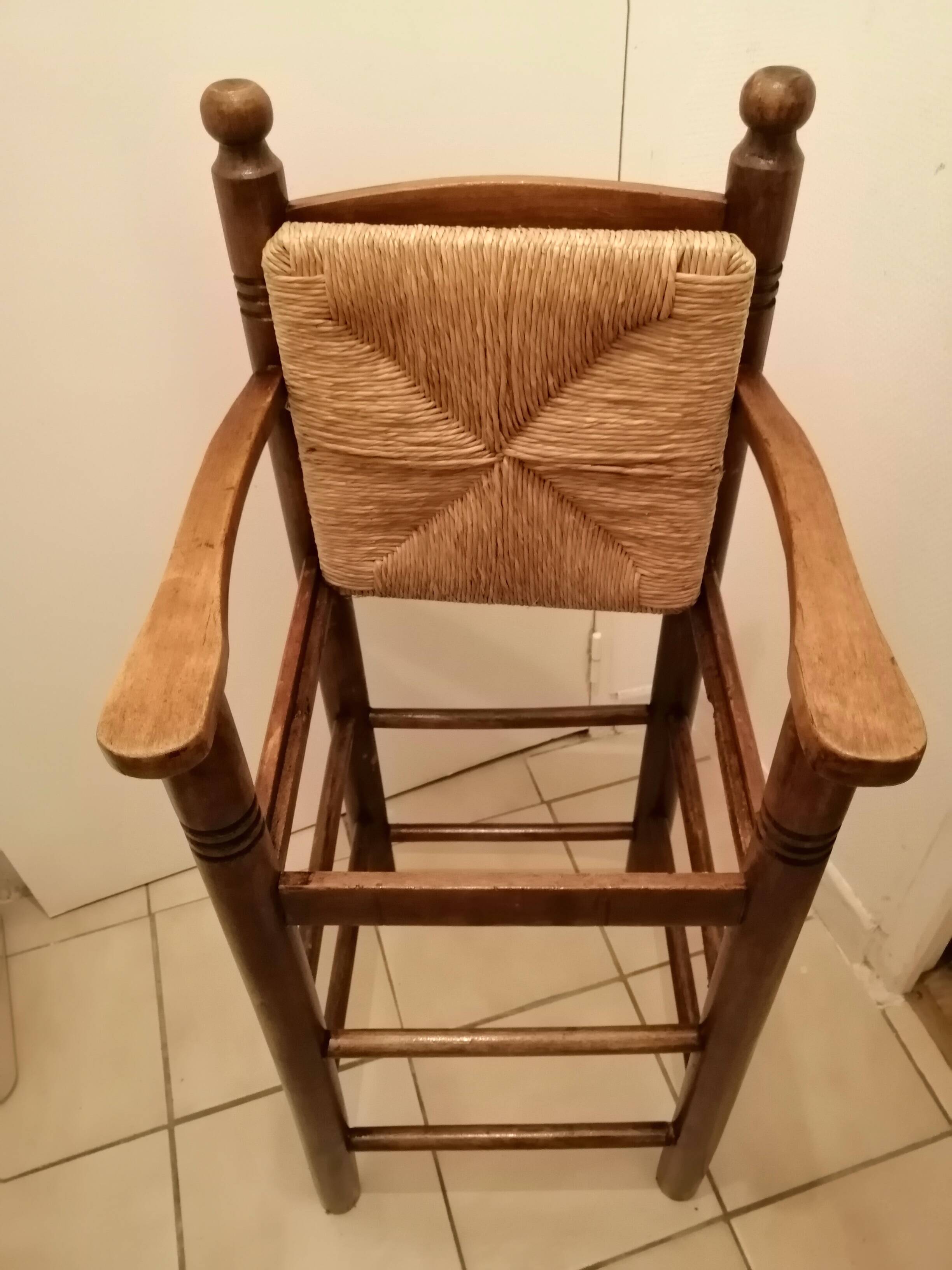 Chaise haute enfant vintage en bois et paille