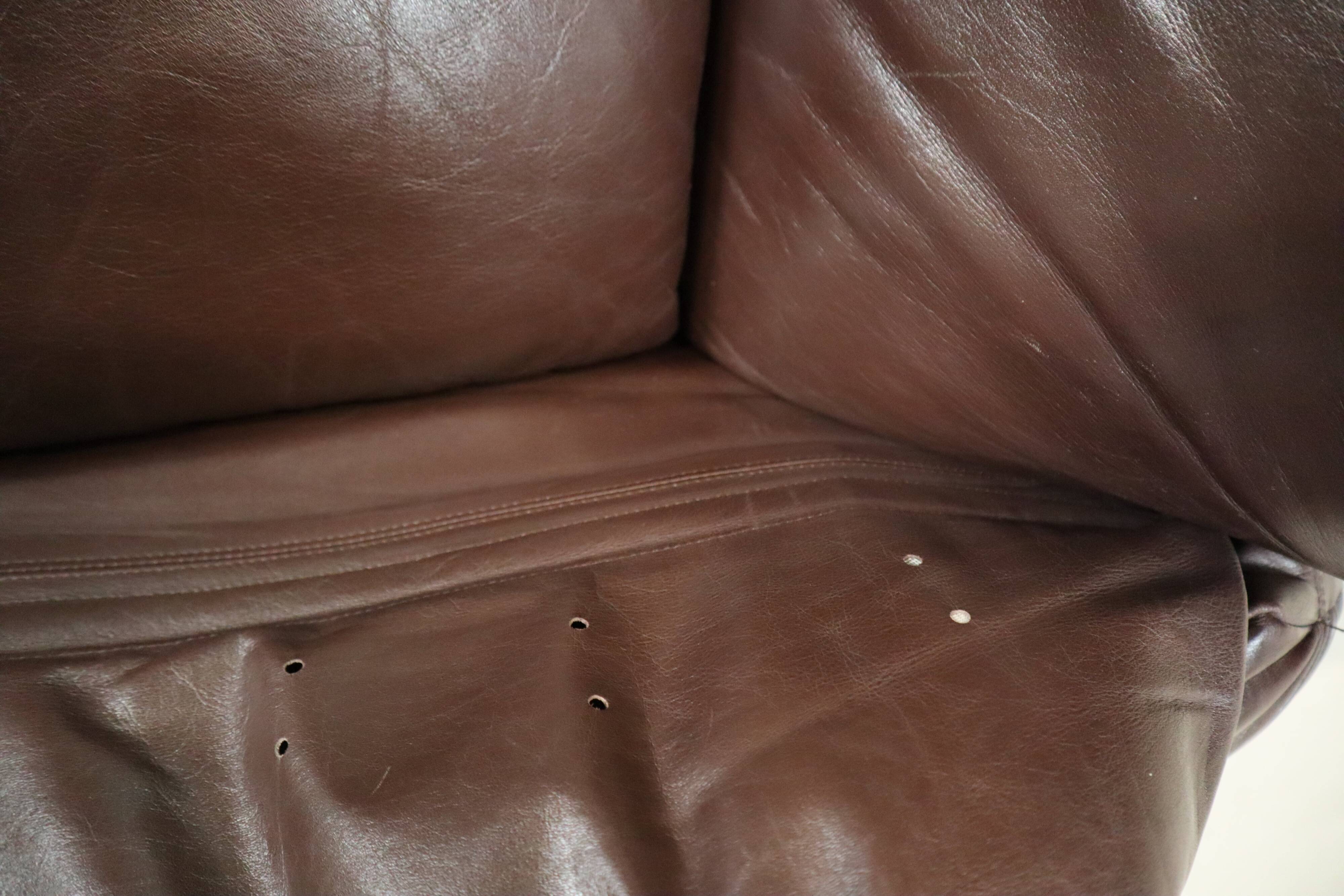 Pair of Maralunga leather armchairs by Vico Magistretti for Cassina, 1974