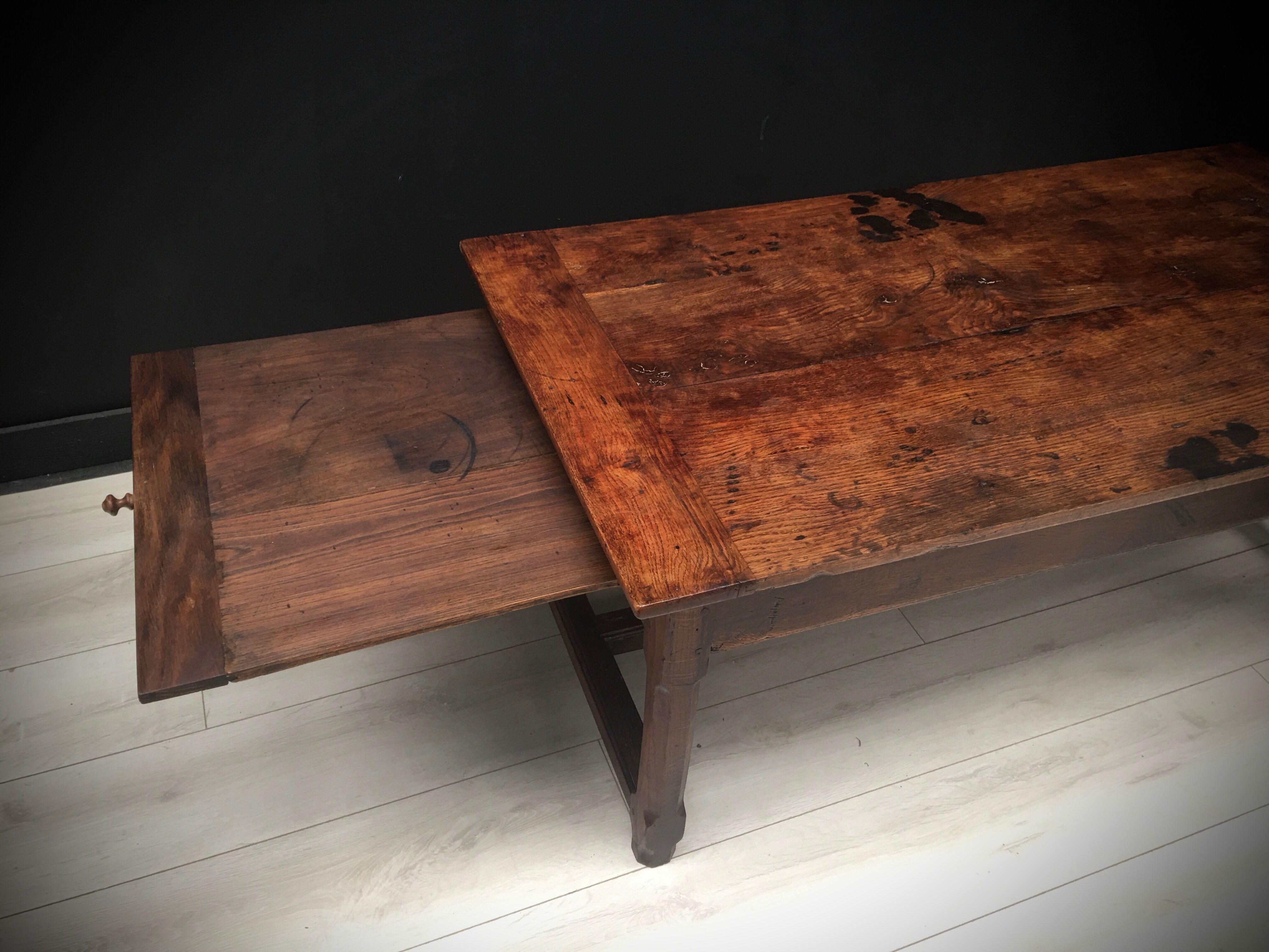 Table basse en bois, début XXème