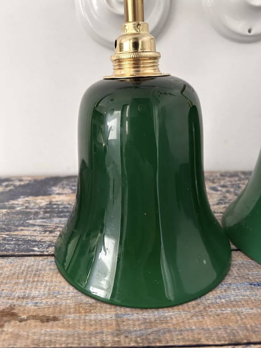 Paire d’appliques murales en opaline verte