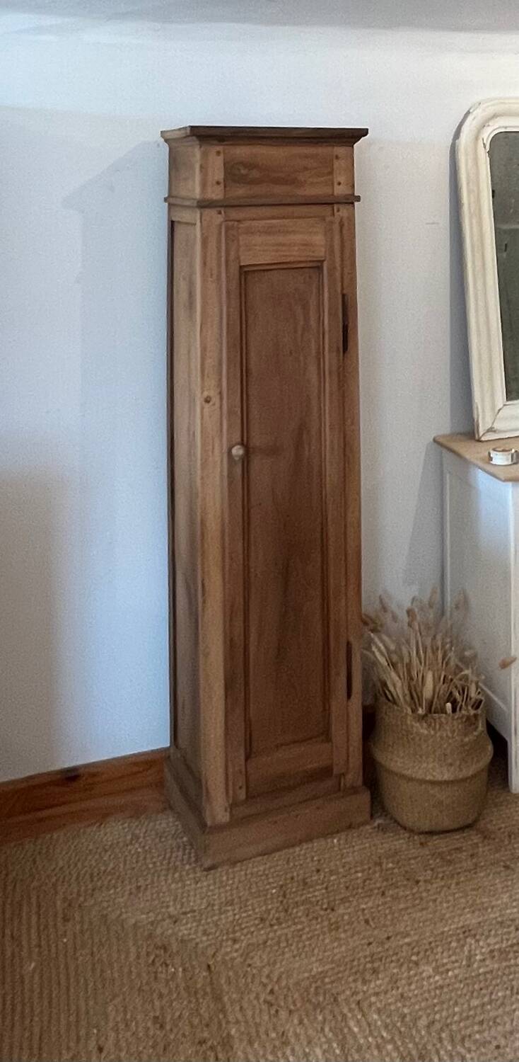 Small solid wood bonnet maker with a chic country feel