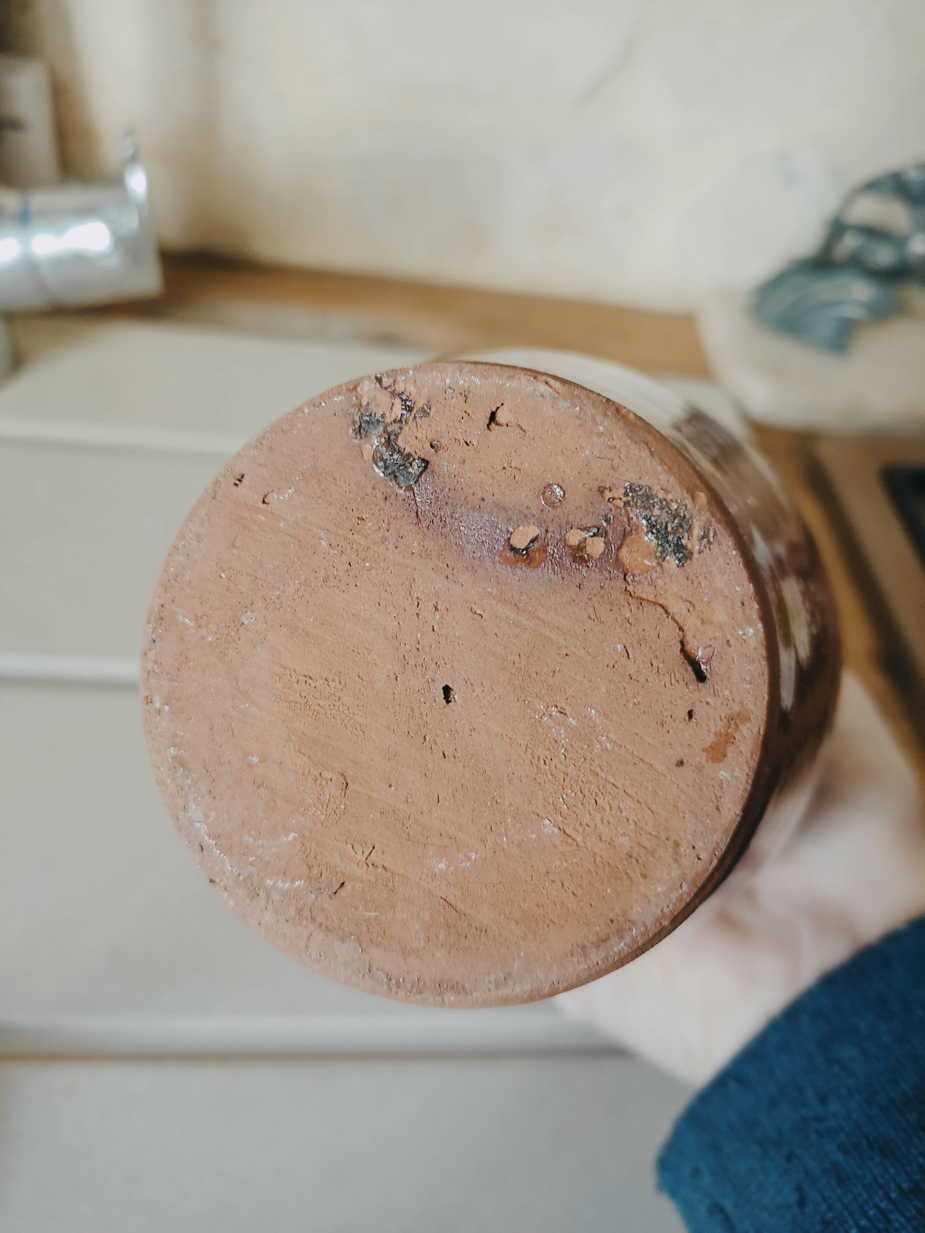 Vase bulgare en terre mêlée