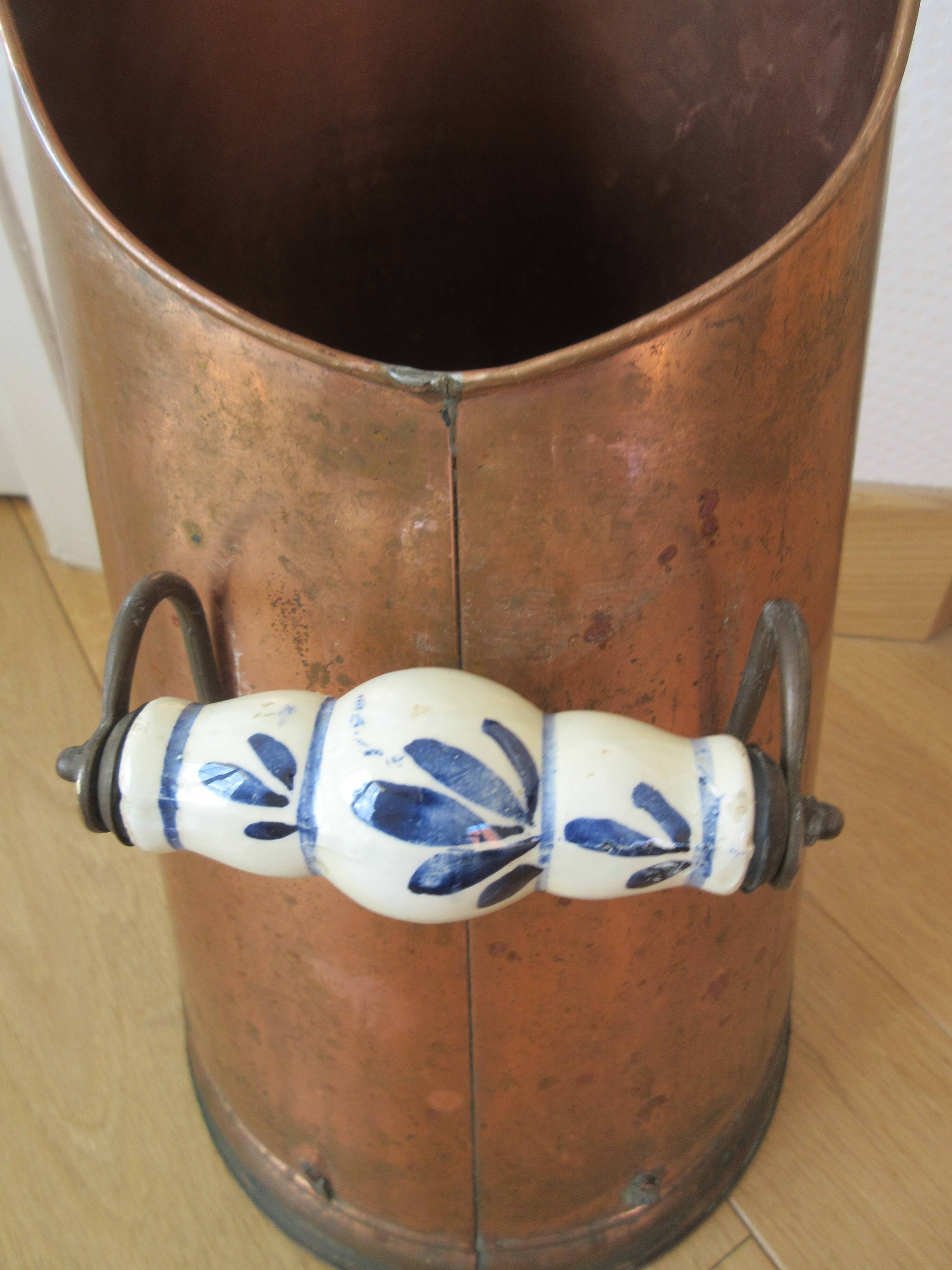 Copper coal bucket handle in white and blue earthenware