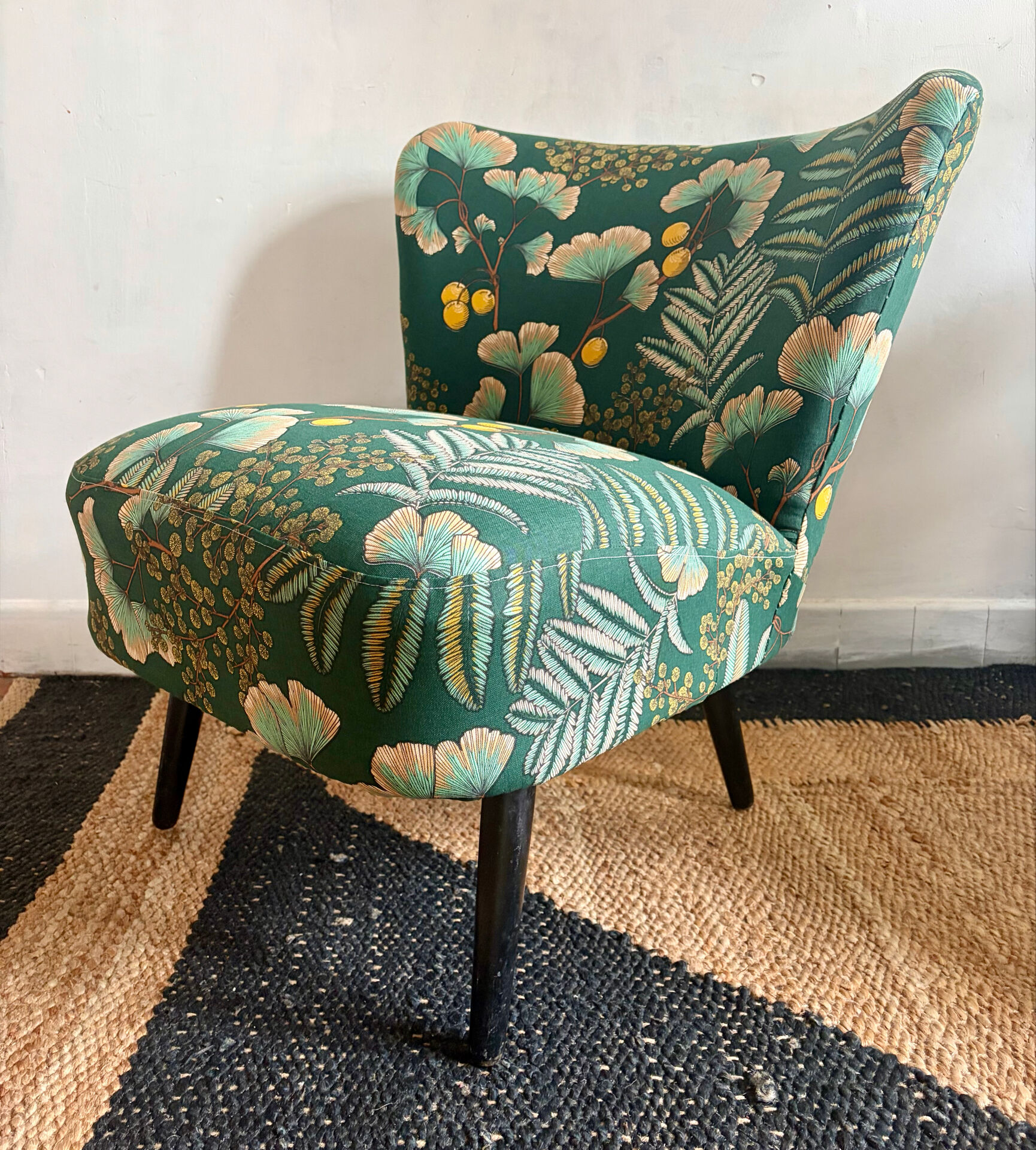 Cocktail chair