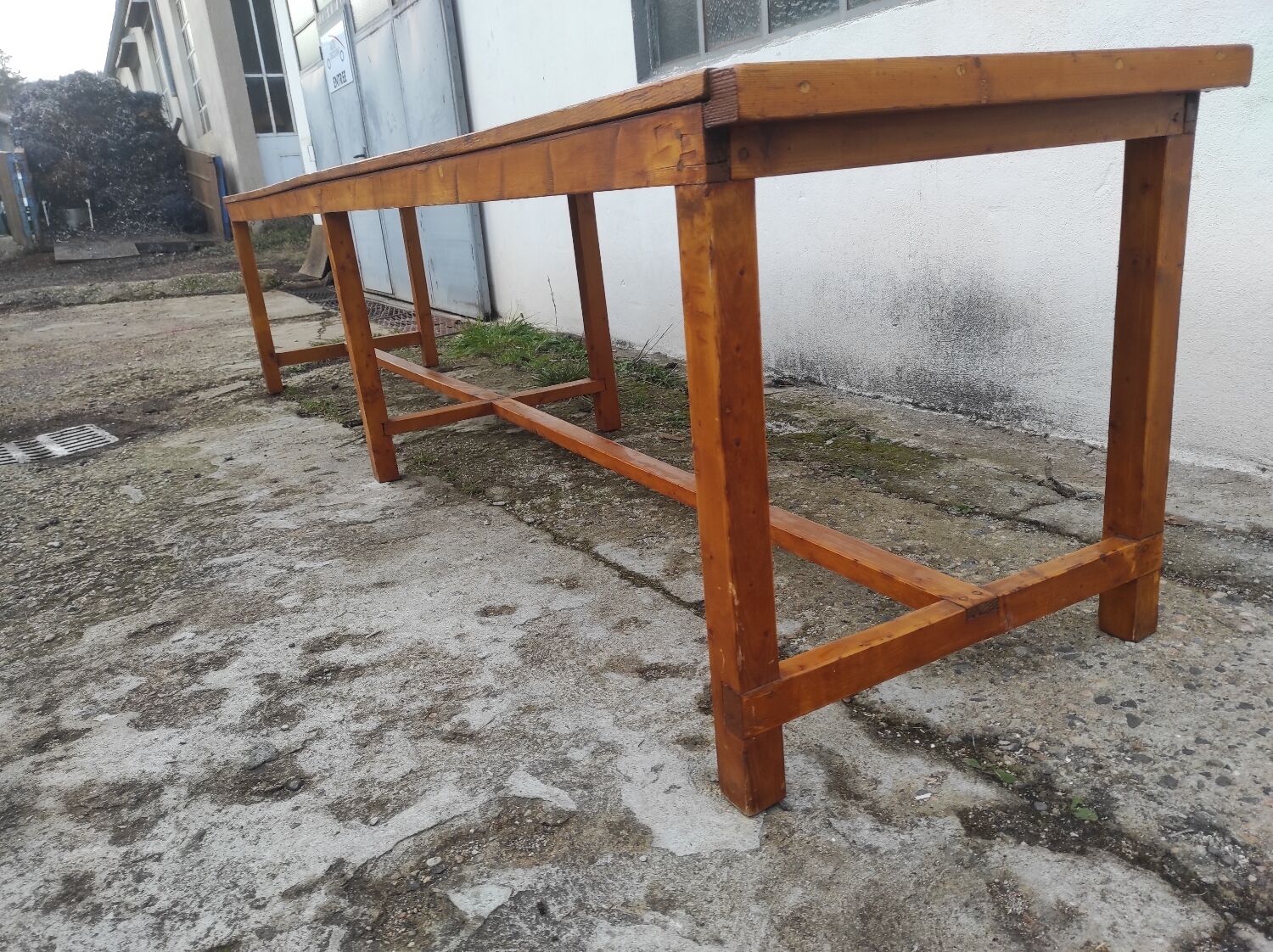 Old country farmhouse table of 3m50 for 12 people with rustic fir spacers