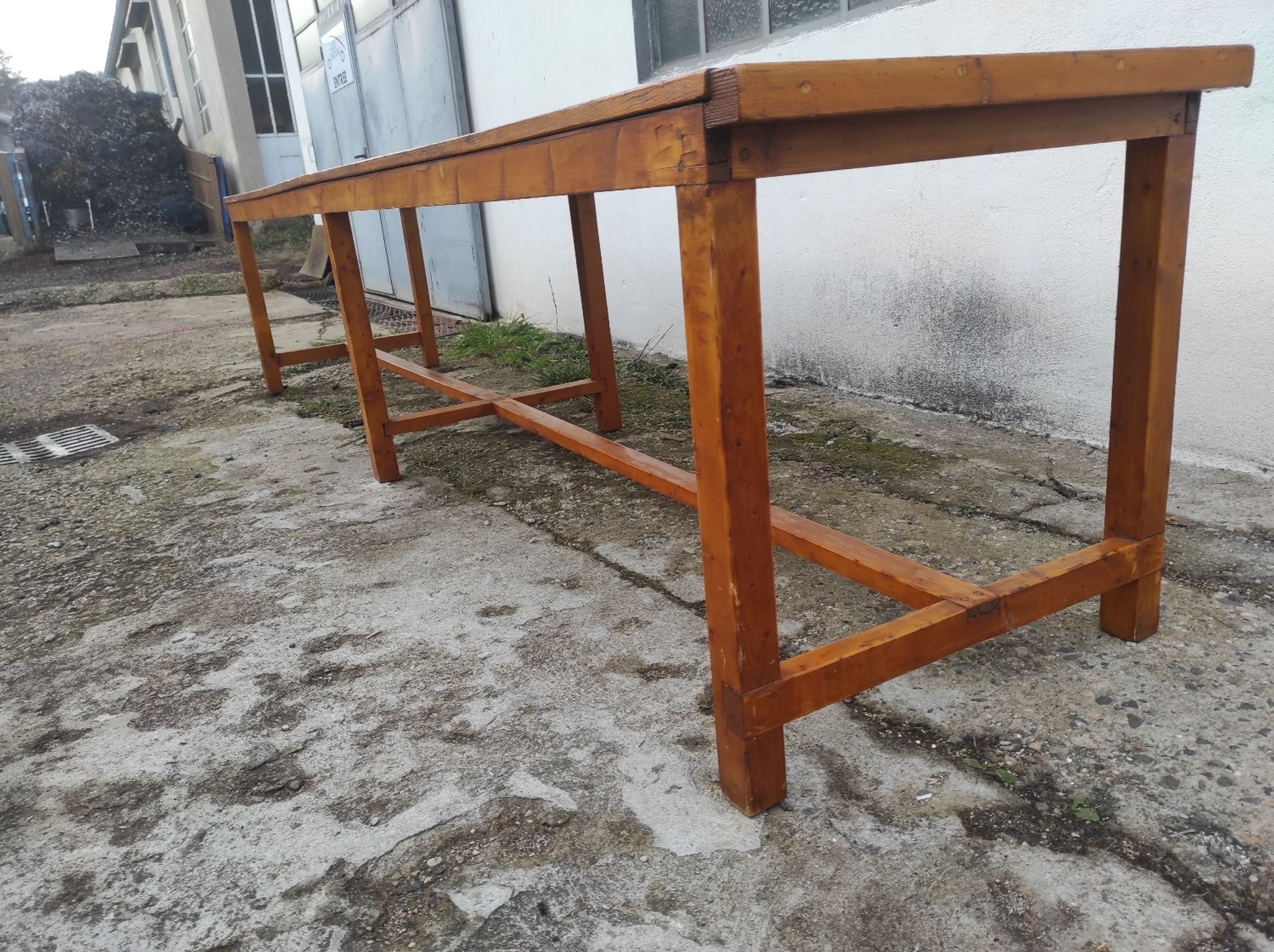Old country farmhouse table of 3m50 for 12 people with rustic fir spacers