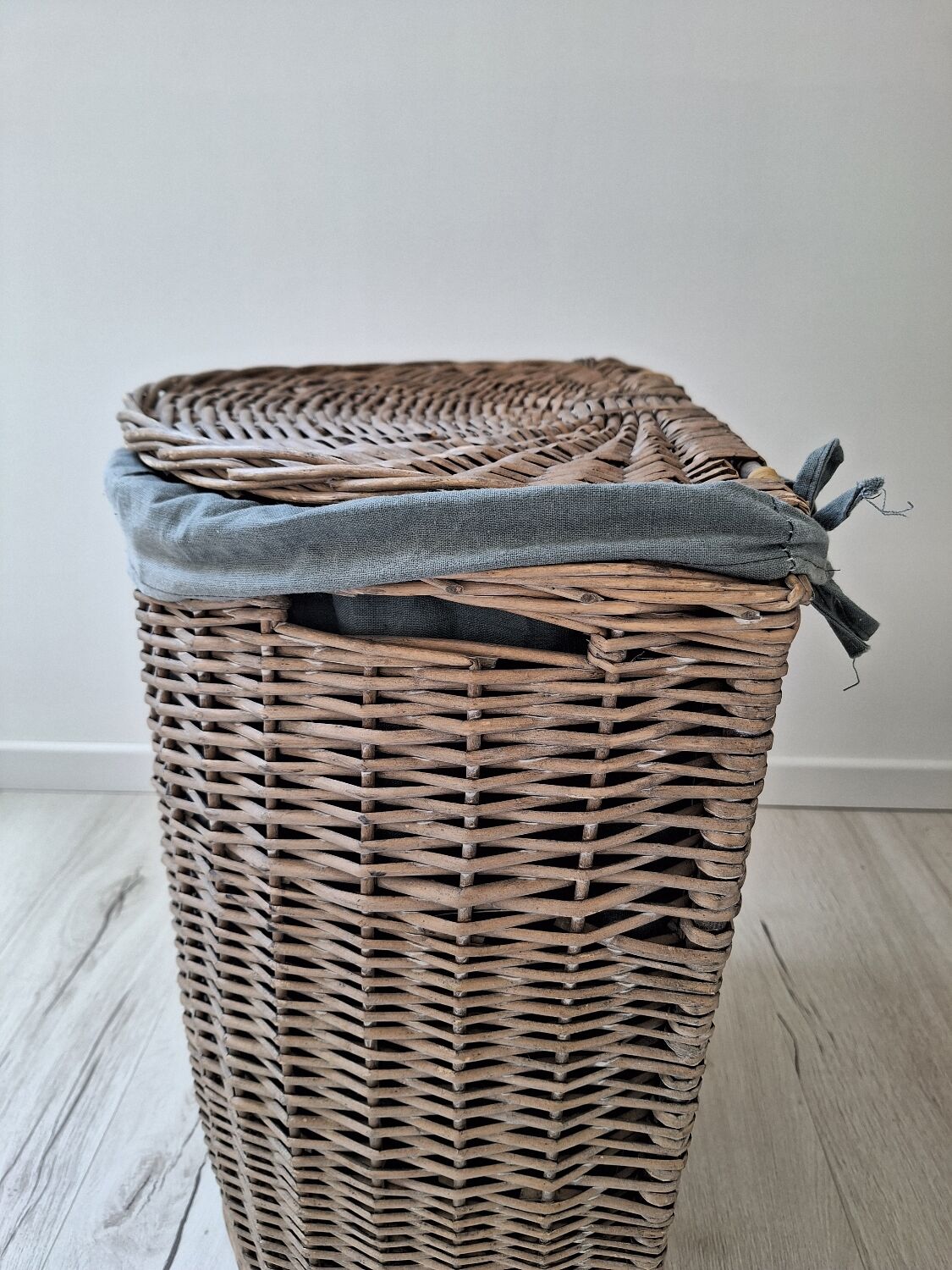 Wicker laundry basket