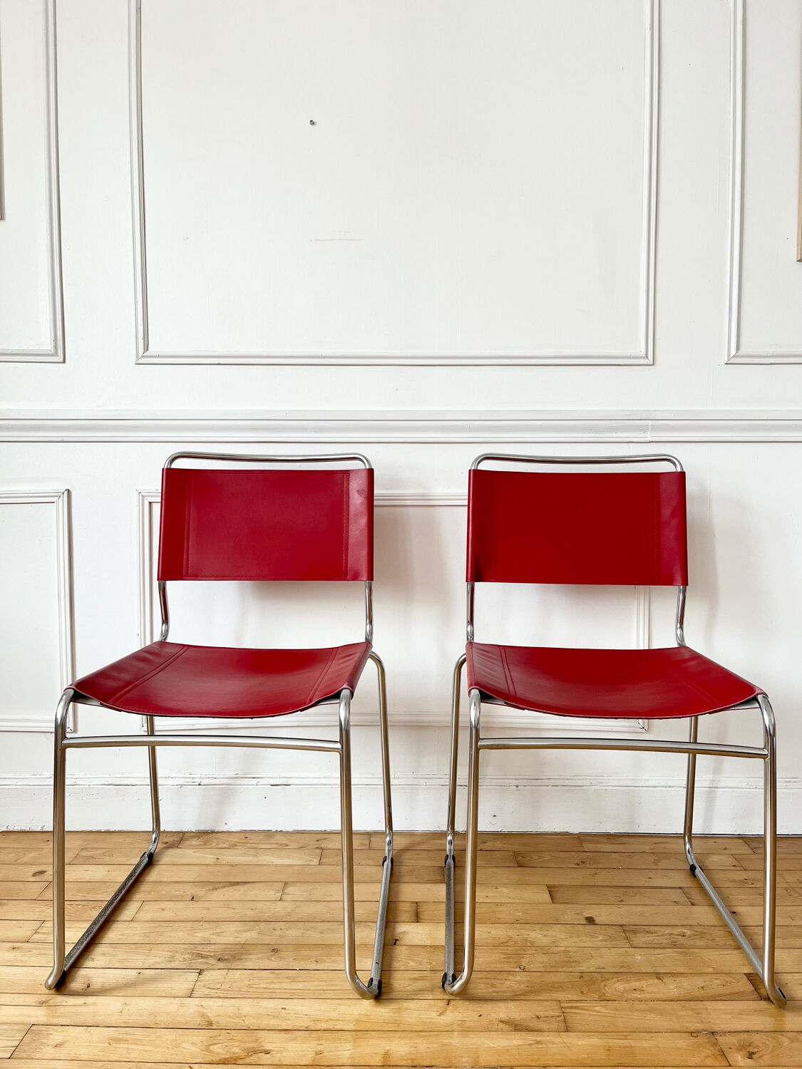 Paire de chaises vintage en métal et cuir