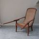 Fauteuil avec assise en cannage et accoudoirs pivotants